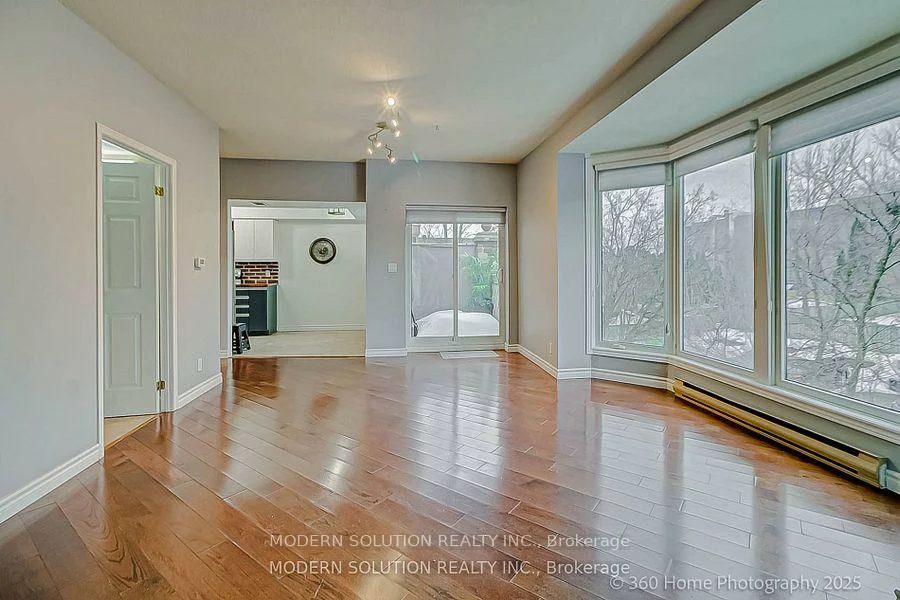21, George, Aurora Village, Aurora