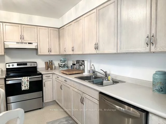 85, Wellington, Aurora Village, Aurora
