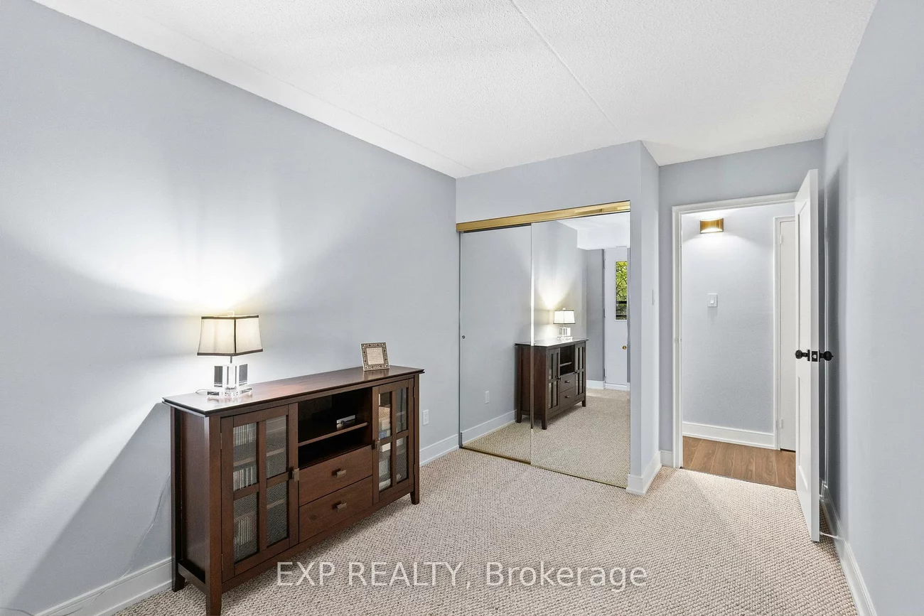 15390, Yonge, Aurora Heights, Aurora