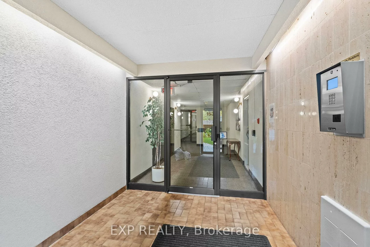 15390, Yonge, Aurora Heights, Aurora