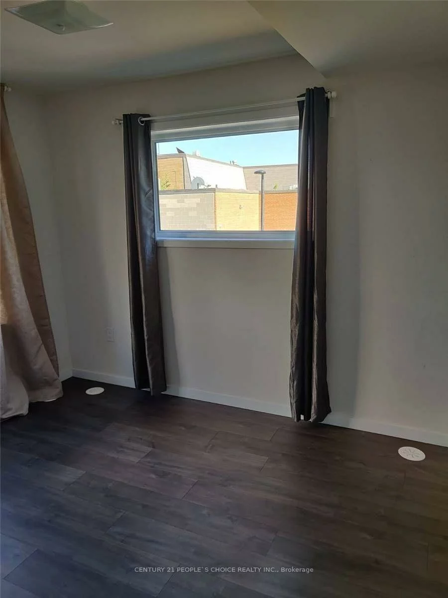 300, Alex Gardner, Aurora Heights, Aurora