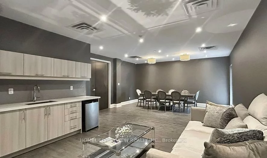 15277, Yonge, Aurora Village, Aurora