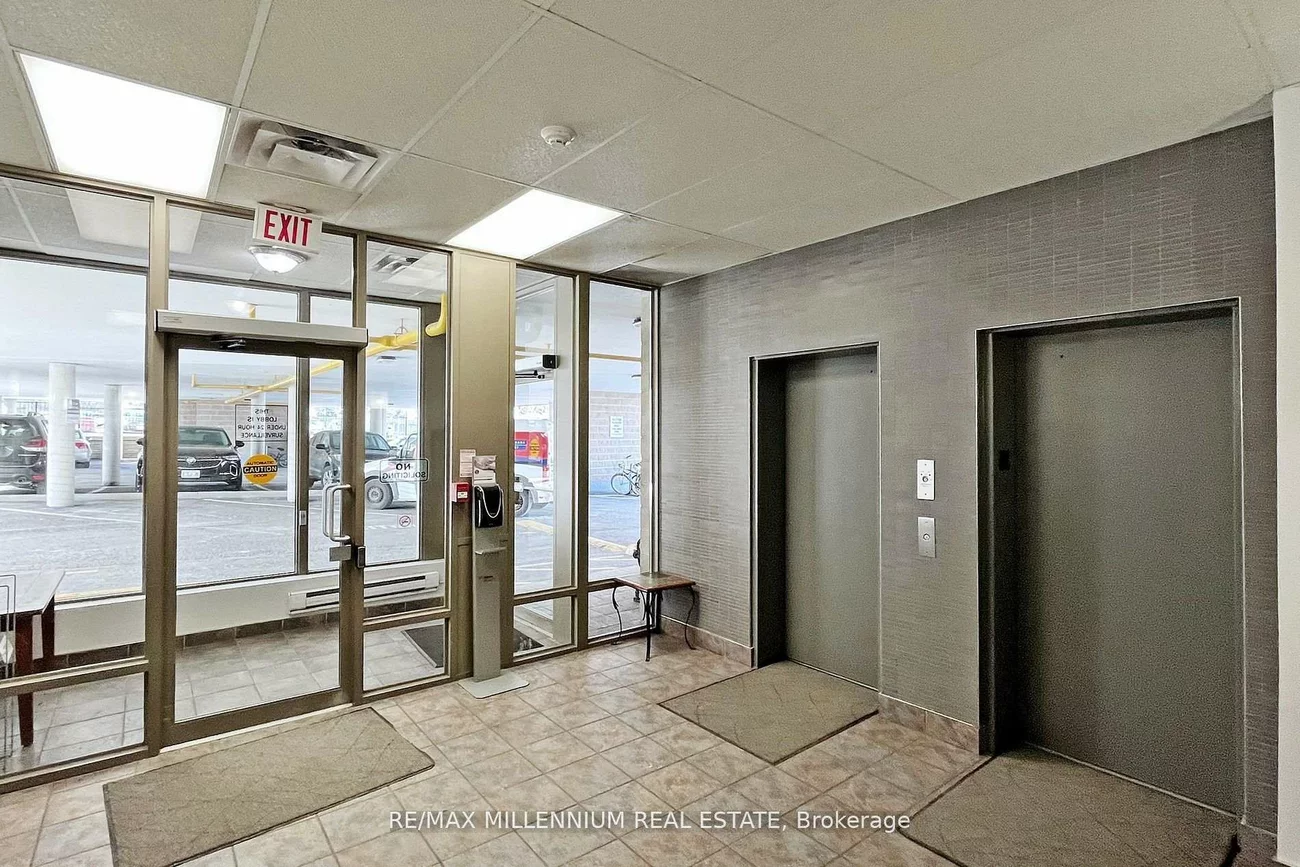 160, Wellington, Aurora Village, Aurora