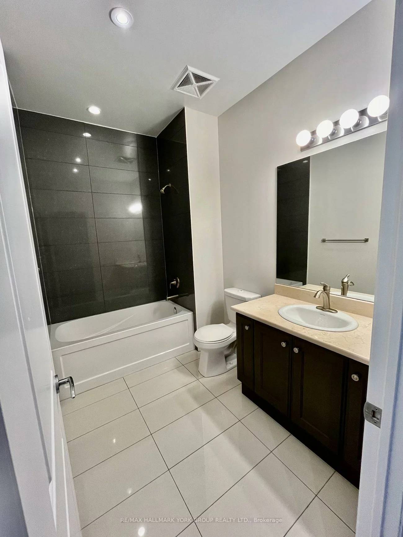 111, Civic Square, Bayview Wellington, Aurora