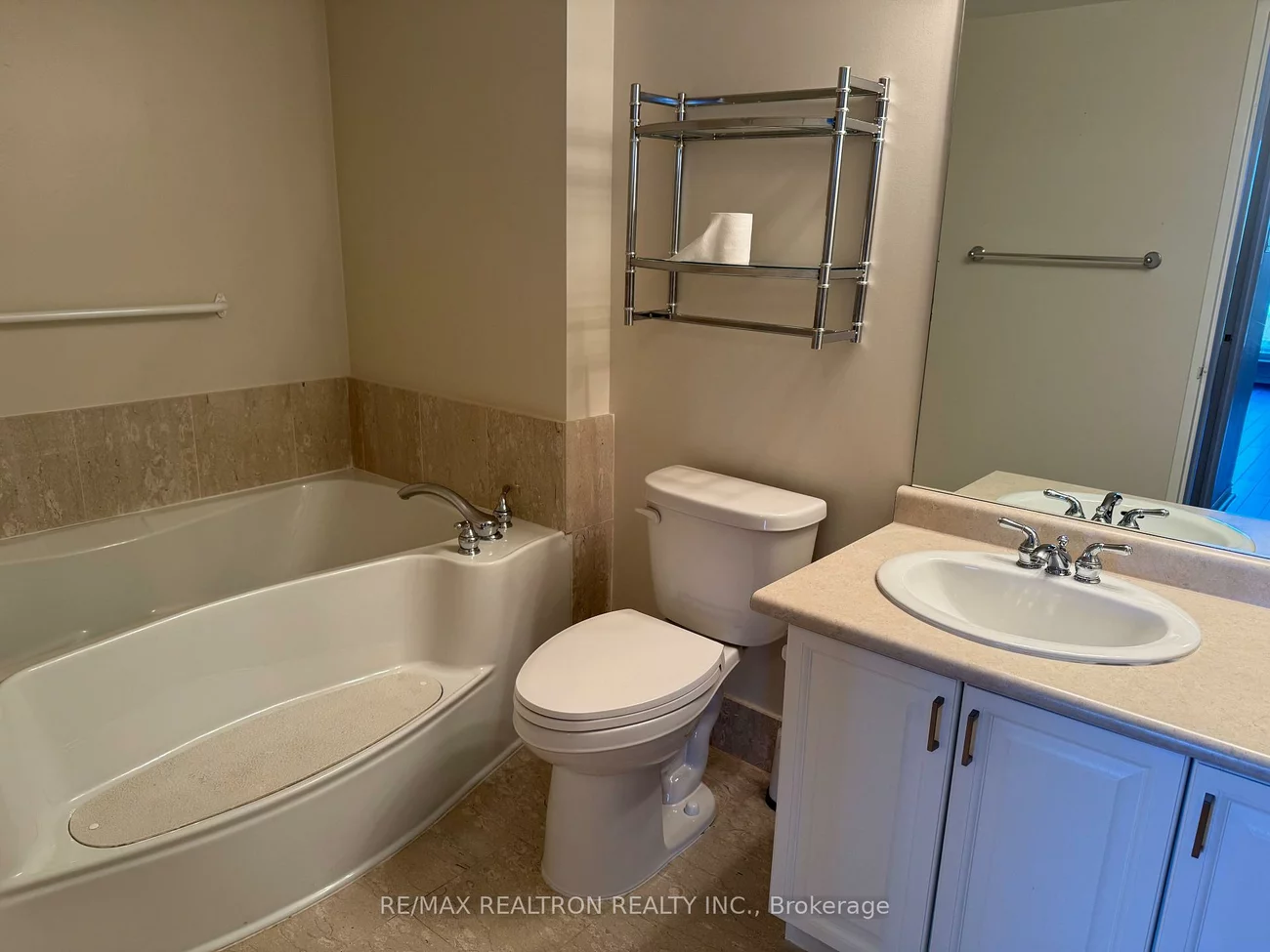 14924, Yonge, Aurora Highlands, Aurora