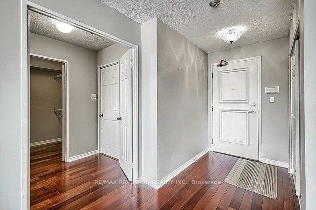 14924, Yonge, Aurora Highlands, Aurora