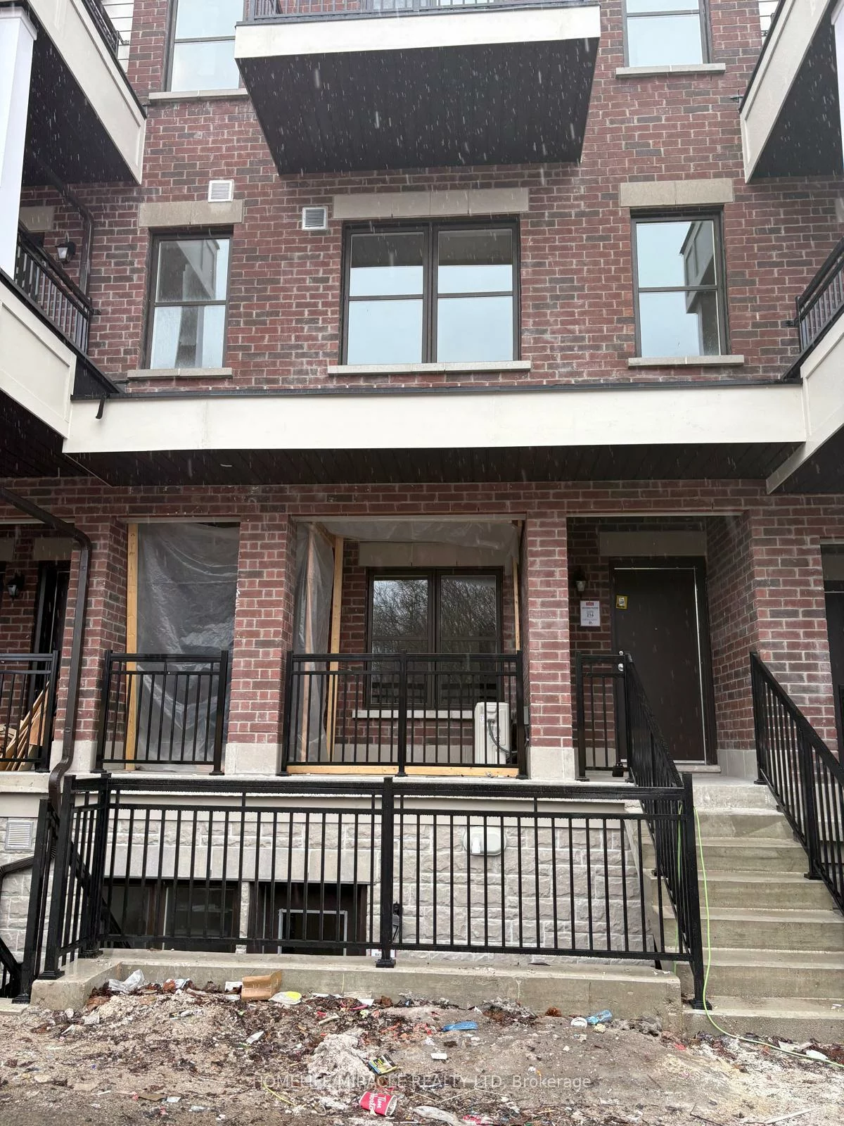 15100, Yonge, Aurora Village, Aurora