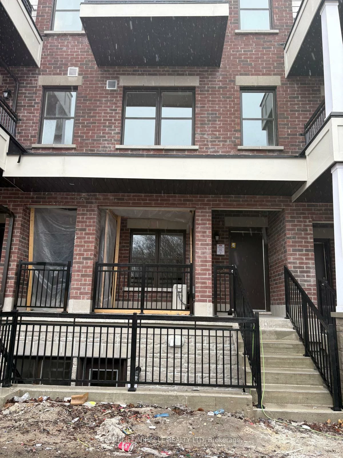 15100, Yonge, Aurora Village, Aurora