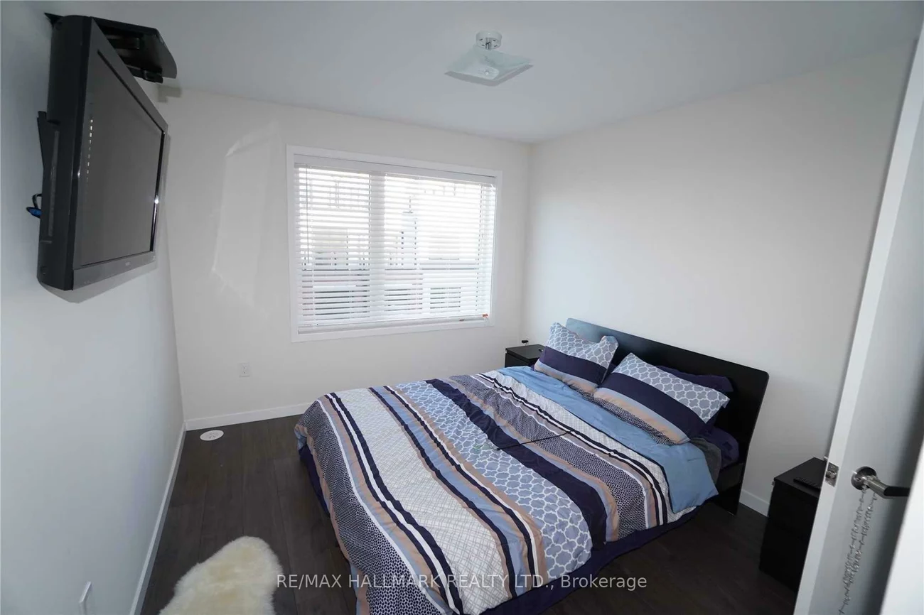 400, Alex Gardner, Aurora Heights, Aurora
