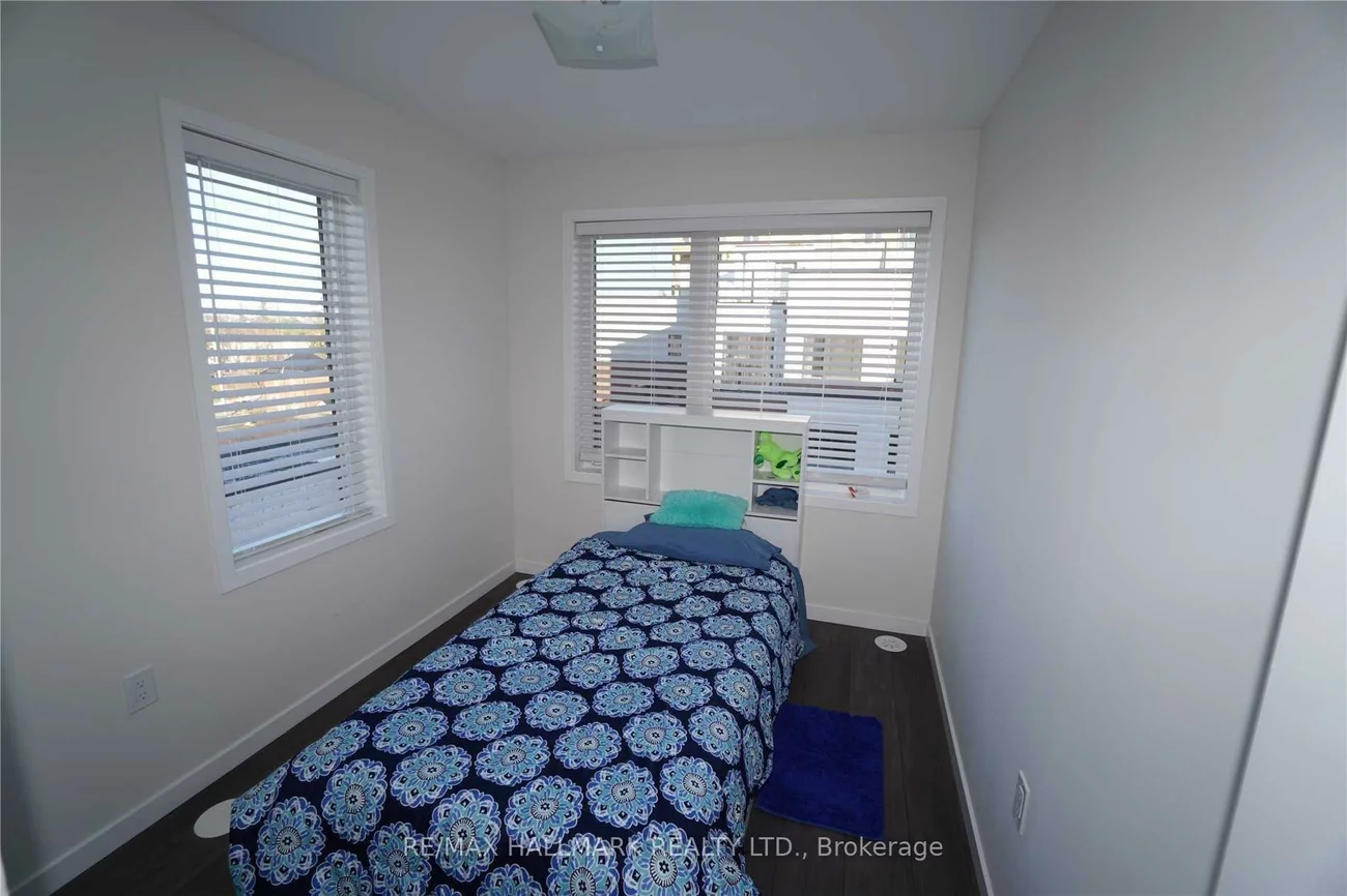 400, Alex Gardner, Aurora Heights, Aurora