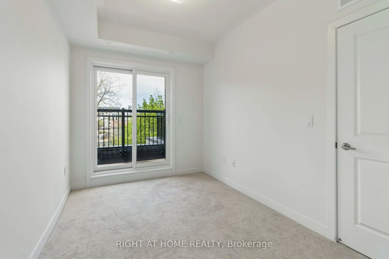 15100, Yonge, Aurora Village, Aurora
