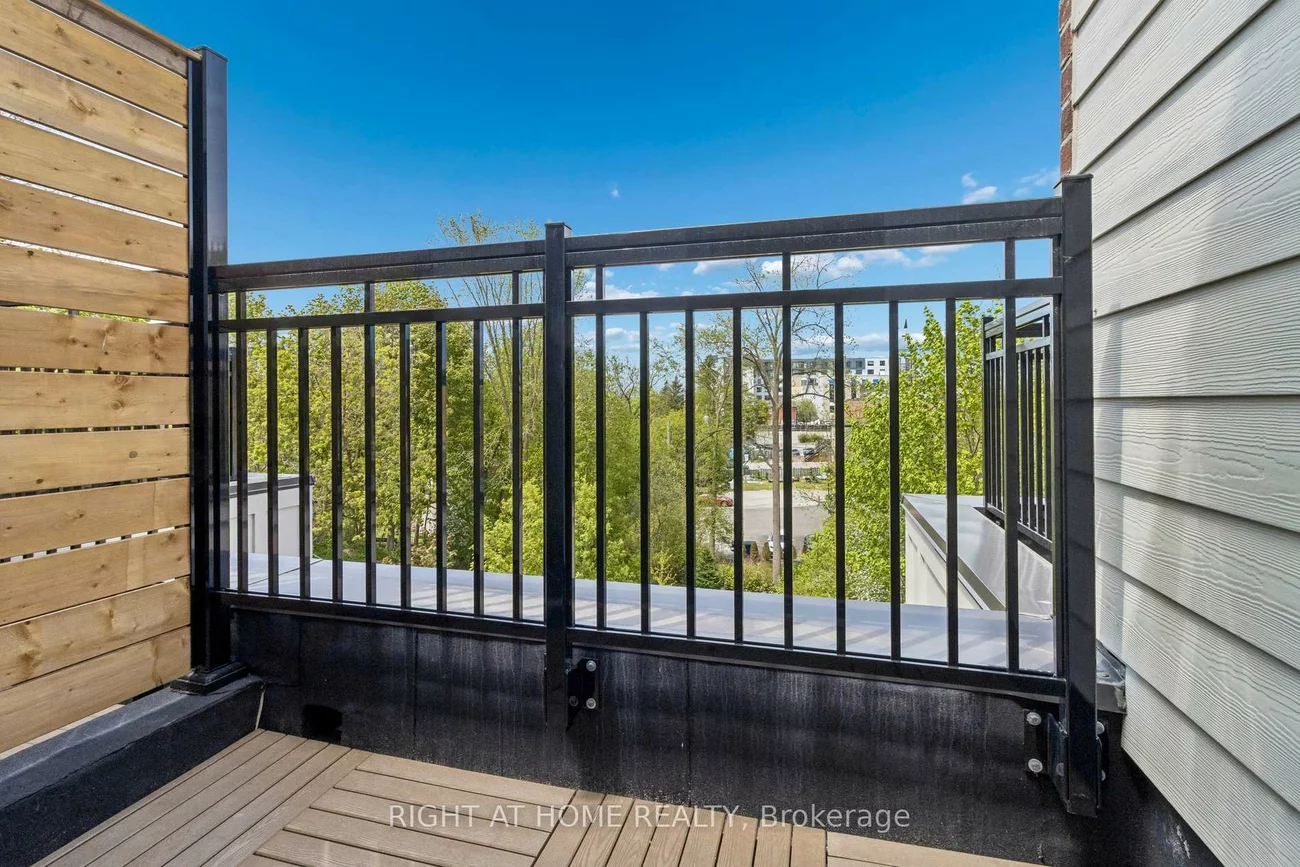 15100, Yonge, Aurora Village, Aurora