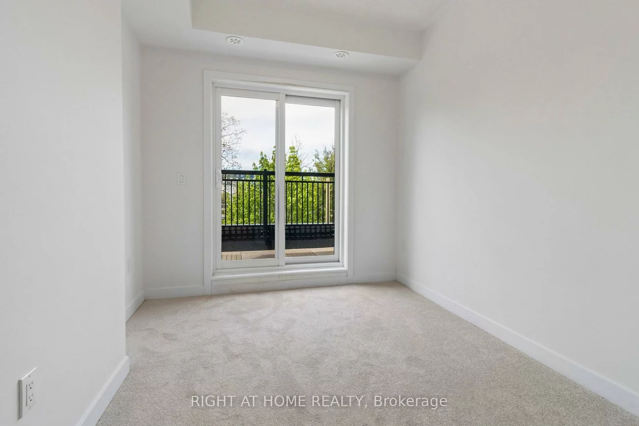 15100, Yonge, Aurora Village, Aurora