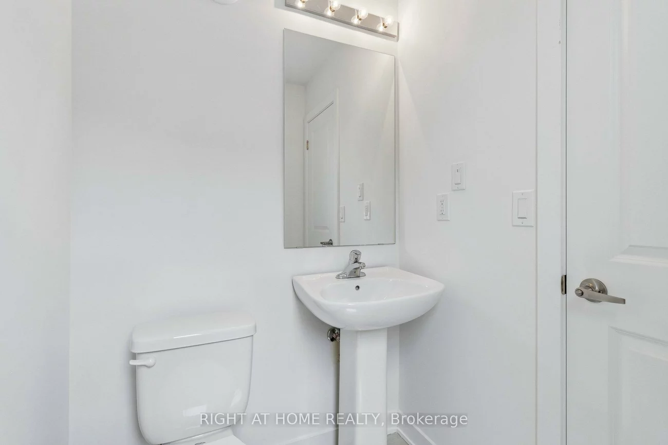 15100, Yonge, Aurora Village, Aurora