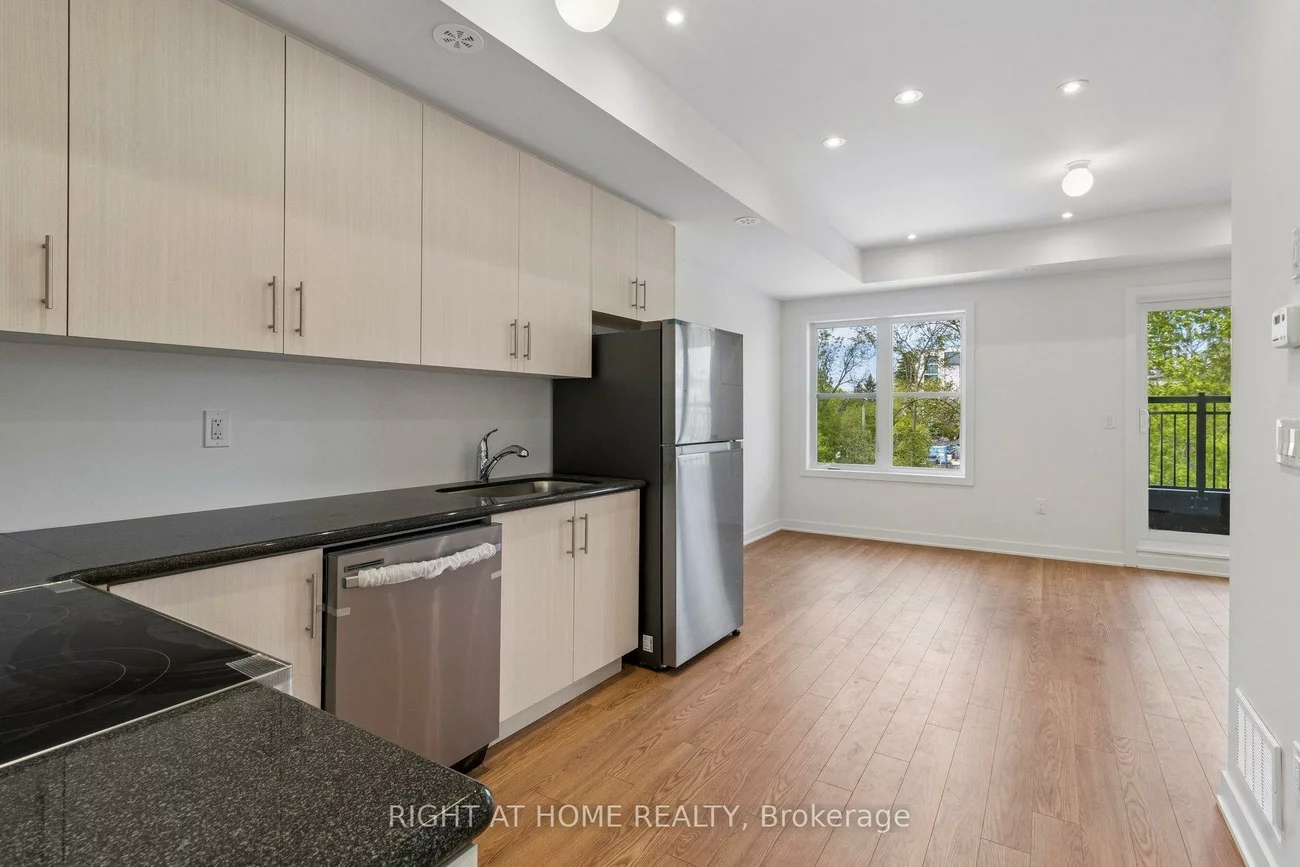 15100, Yonge, Aurora Village, Aurora