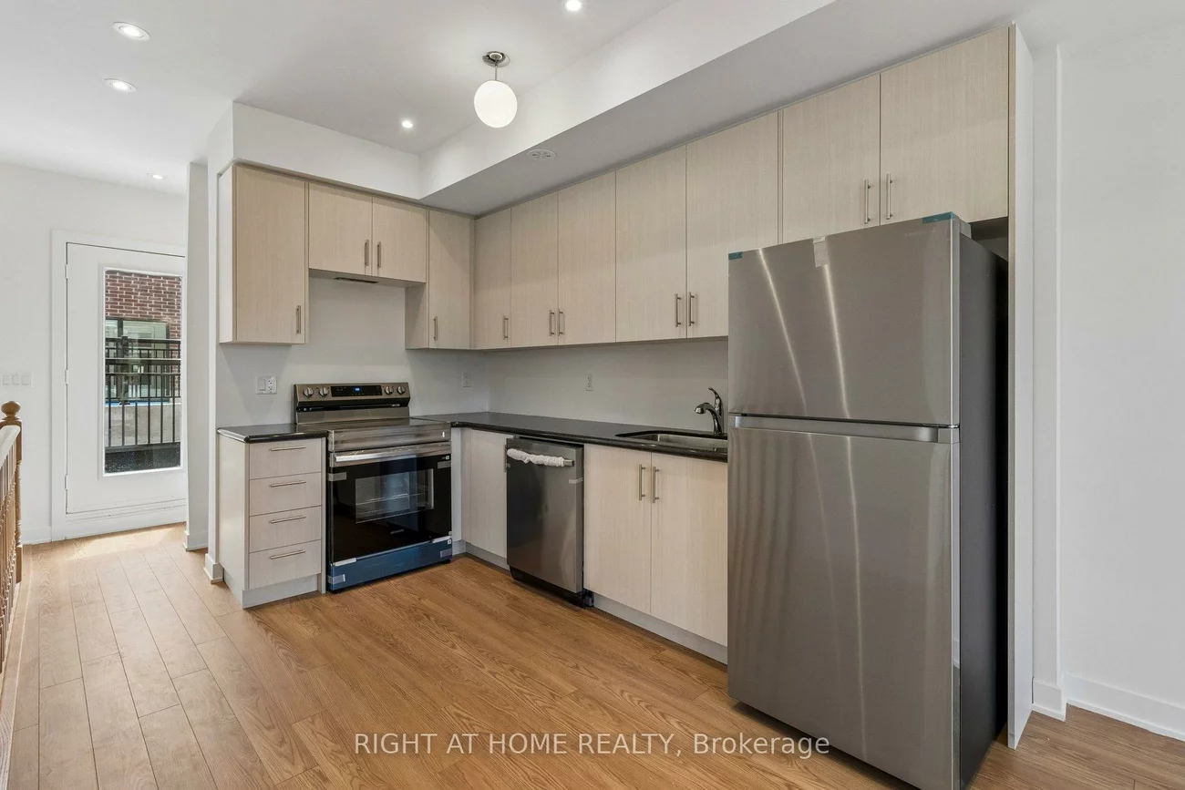 15100, Yonge, Aurora Village, Aurora