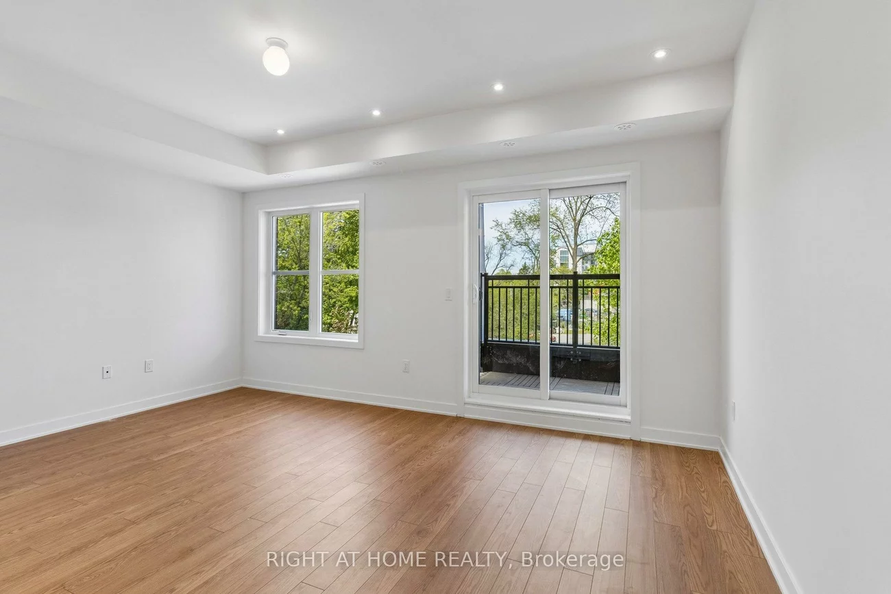 15100, Yonge, Aurora Village, Aurora