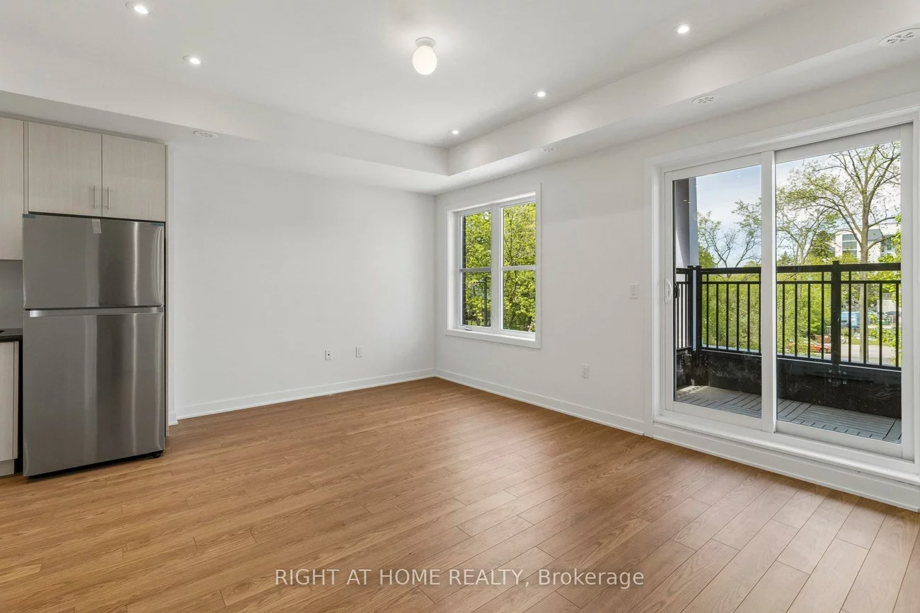 15100, Yonge, Aurora Village, Aurora