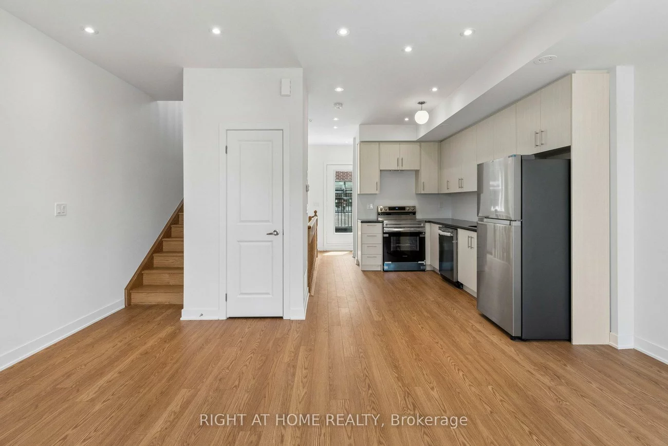 15100, Yonge, Aurora Village, Aurora