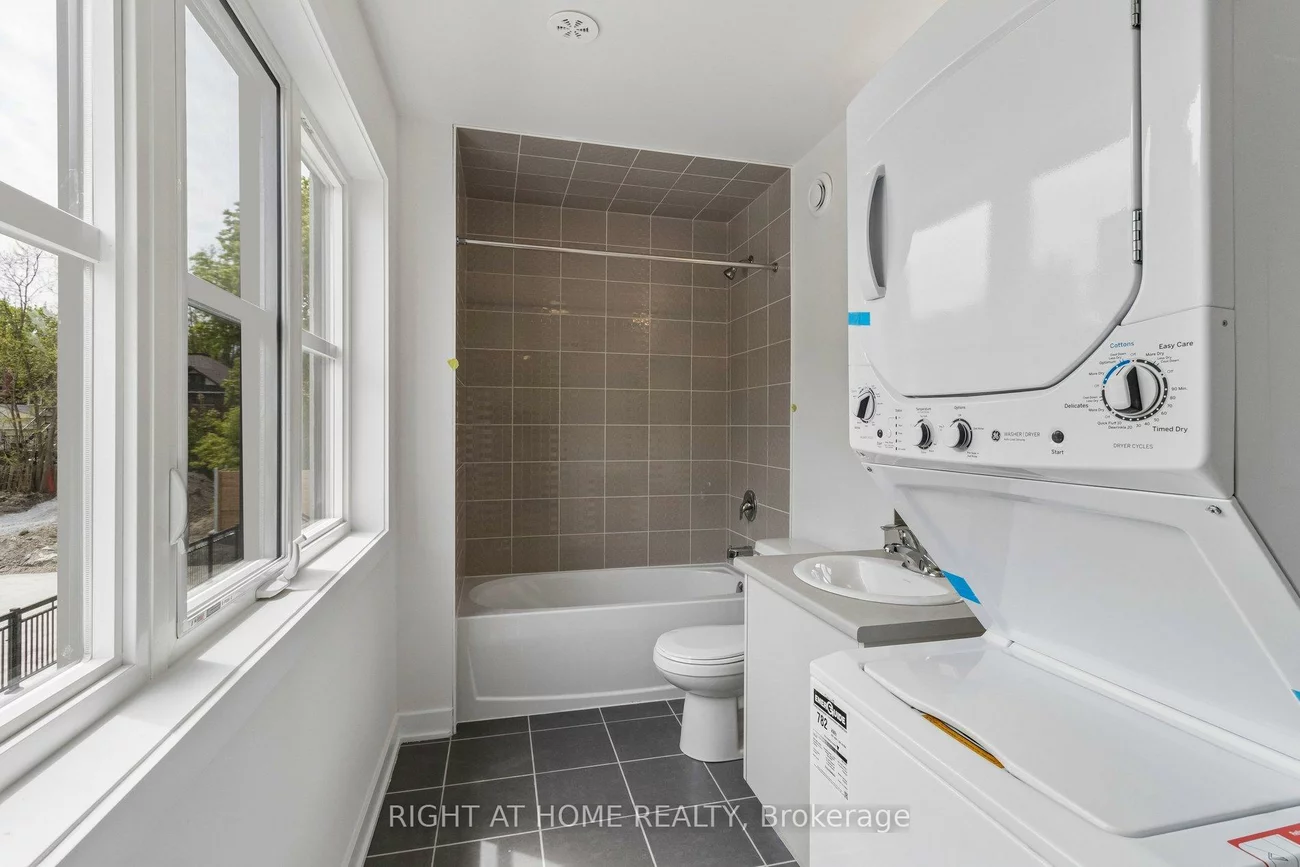 15100, Yonge, Aurora Village, Aurora