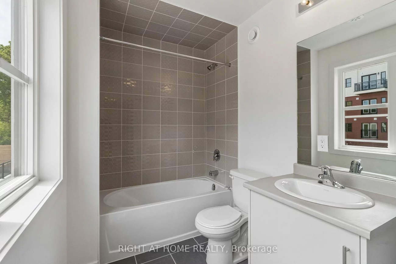 15100, Yonge, Aurora Village, Aurora