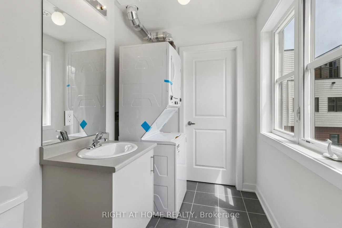 15100, Yonge, Aurora Village, Aurora