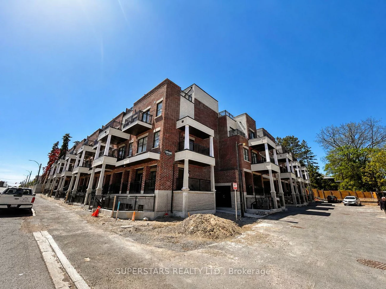 15100, Yonge, Aurora Village, Aurora