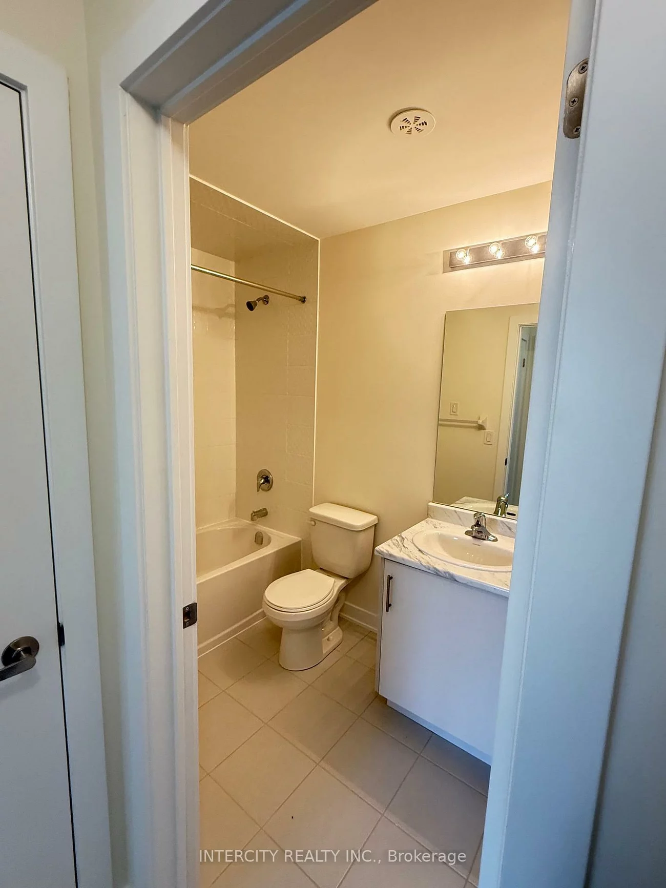 111-15100, Yonge, Aurora Village, Aurora