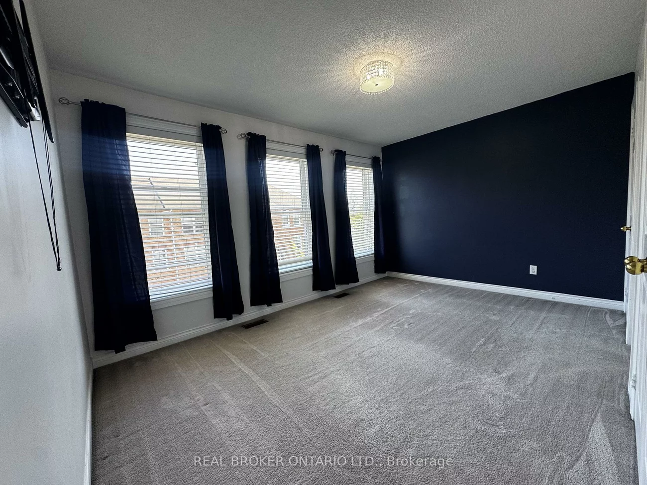 72, Wyatt, Bayview Wellington, Aurora