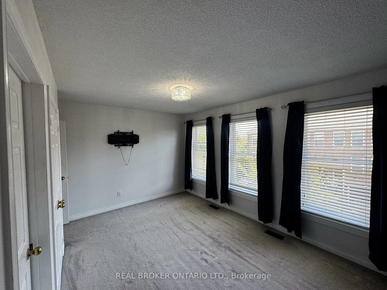 72, Wyatt, Bayview Wellington, Aurora