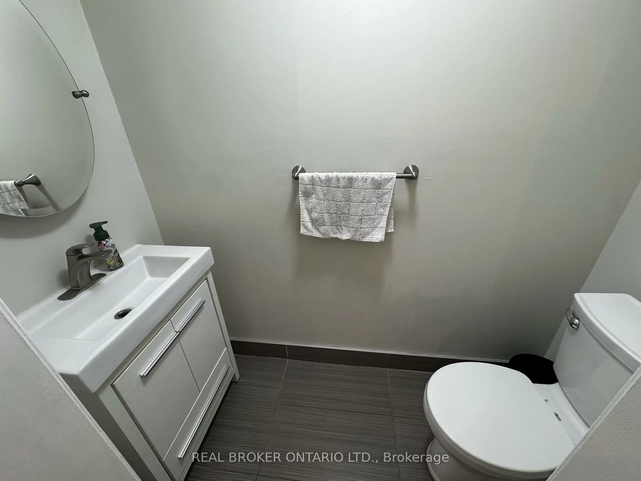 72, Wyatt, Bayview Wellington, Aurora