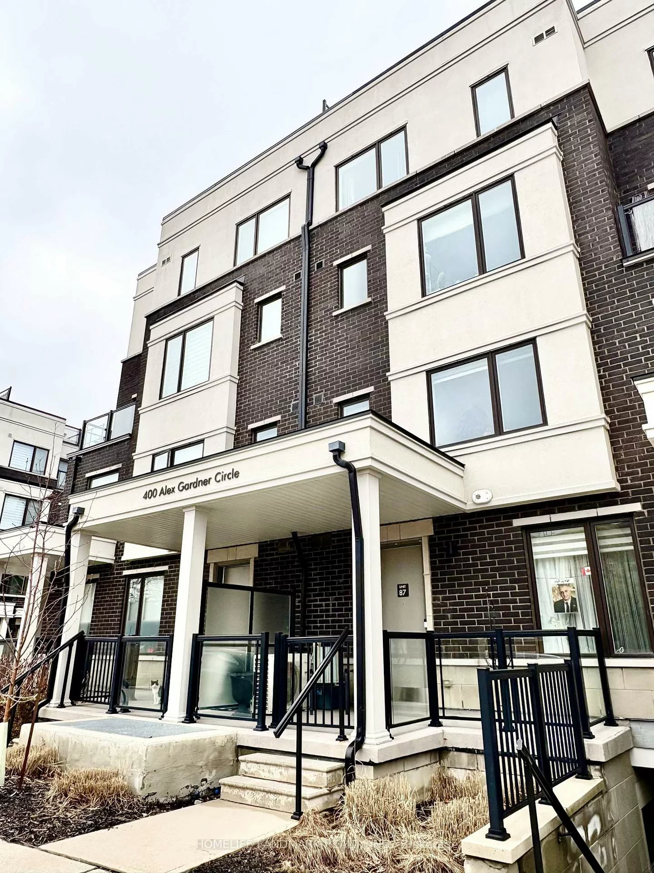 400, Alex Gardner, Aurora Village, Aurora