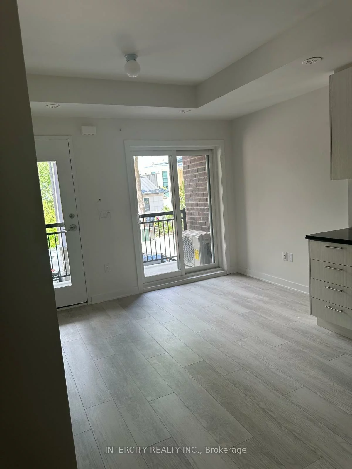 103-15100, Yonge, Aurora Village, Aurora