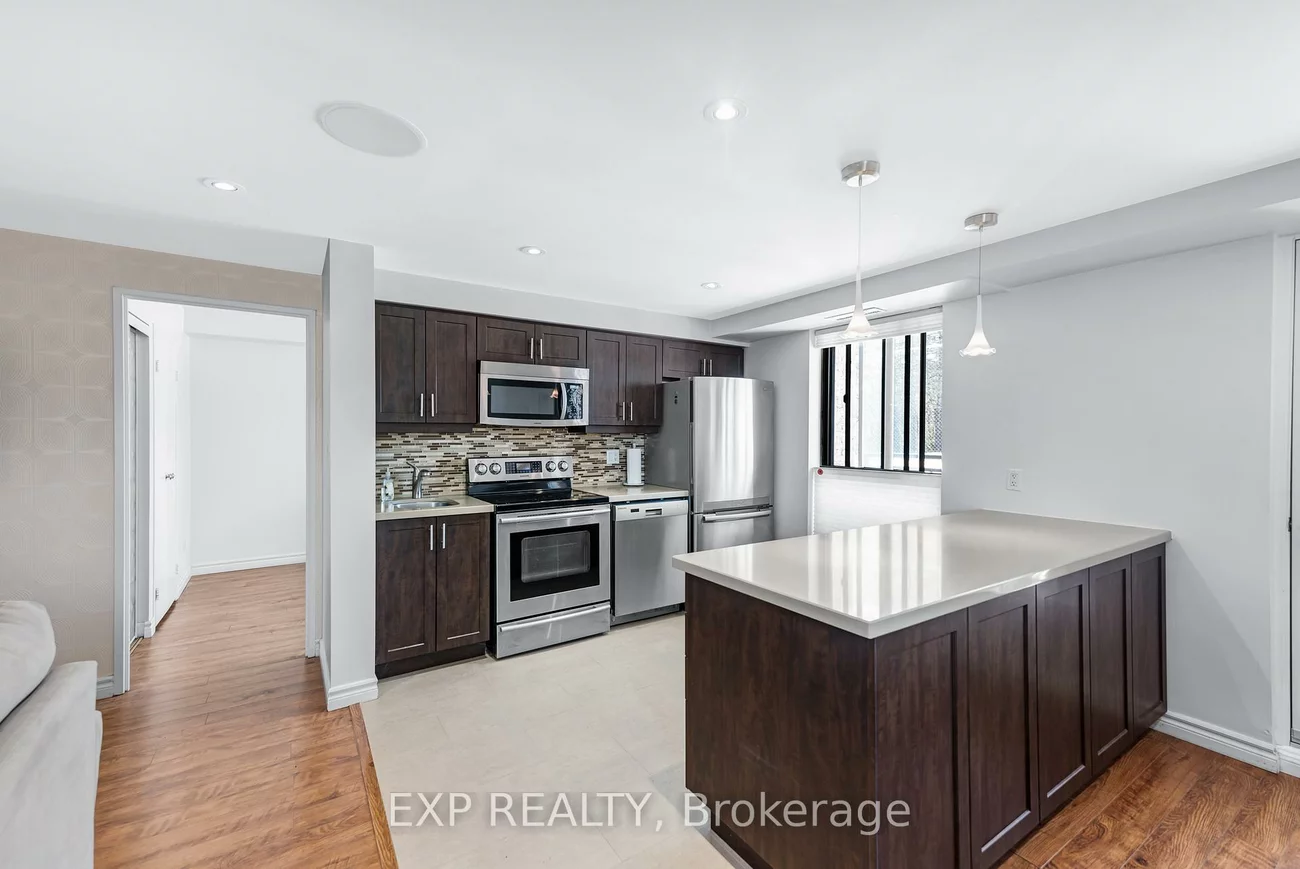 15390, Yonge, Aurora Village, Aurora
