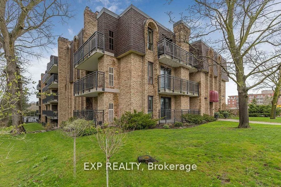 15390, Yonge, Aurora Village, Aurora