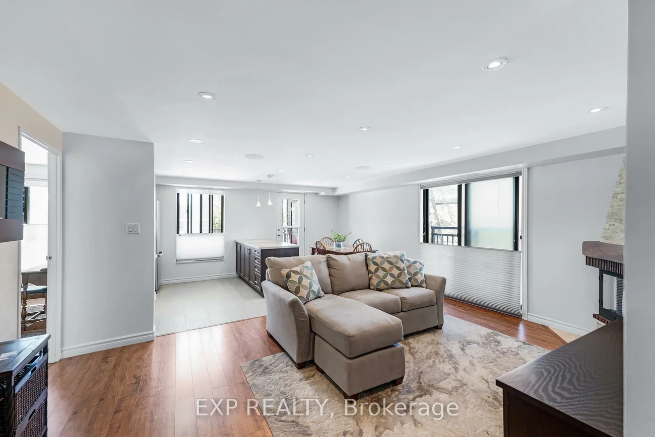 15390, Yonge, Aurora Village, Aurora