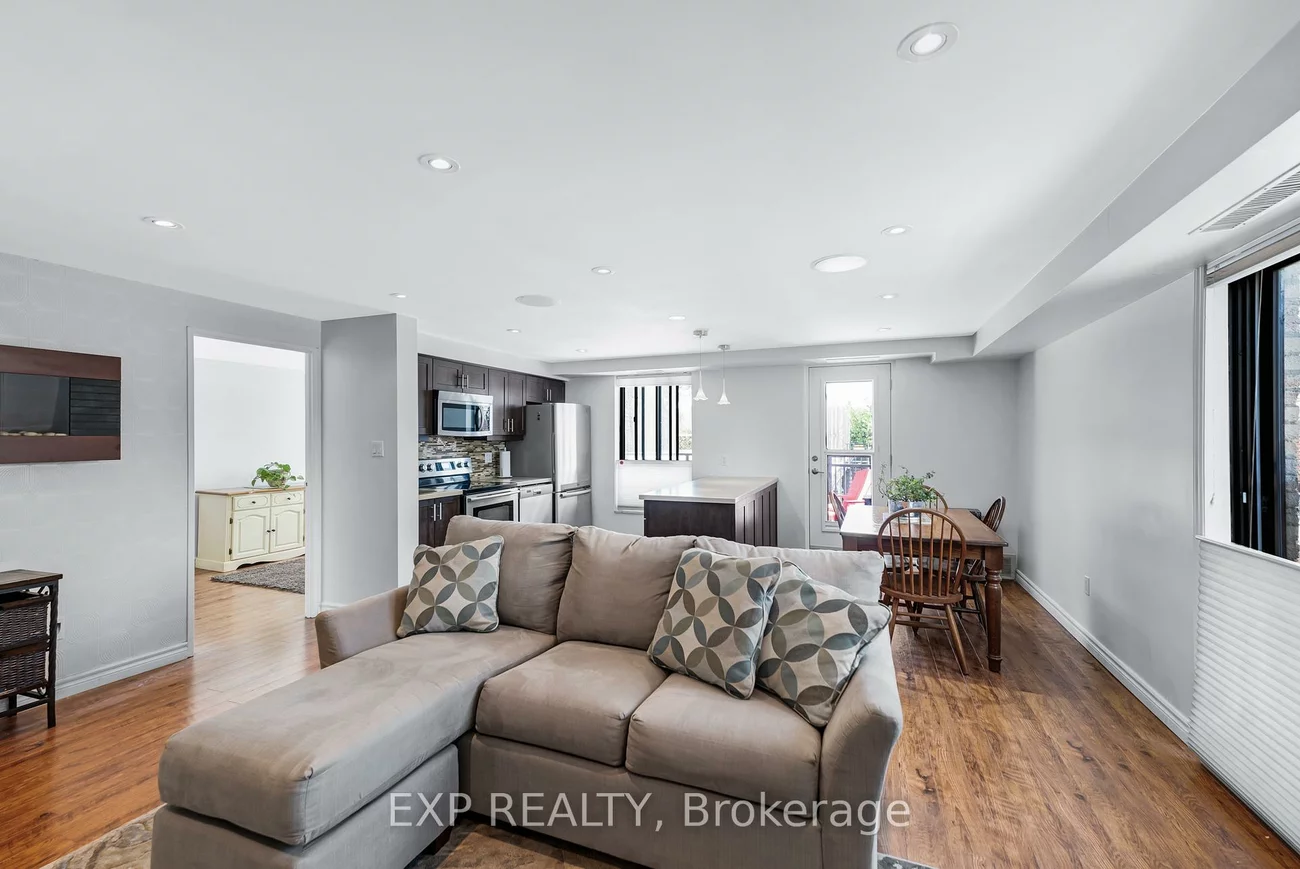 15390, Yonge, Aurora Village, Aurora