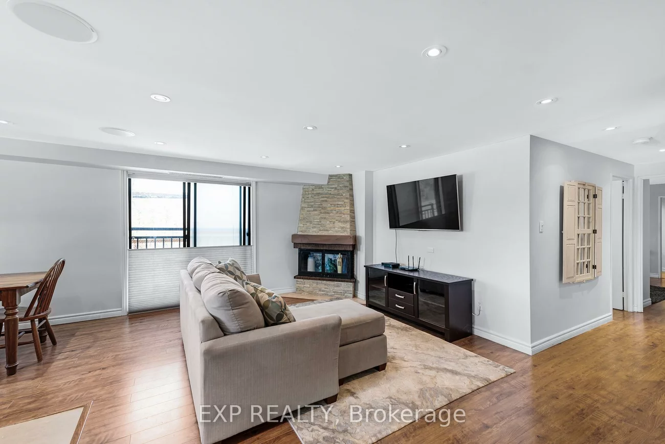 15390, Yonge, Aurora Village, Aurora