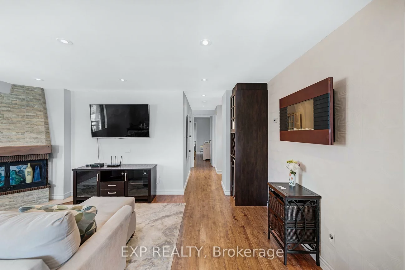 15390, Yonge, Aurora Village, Aurora