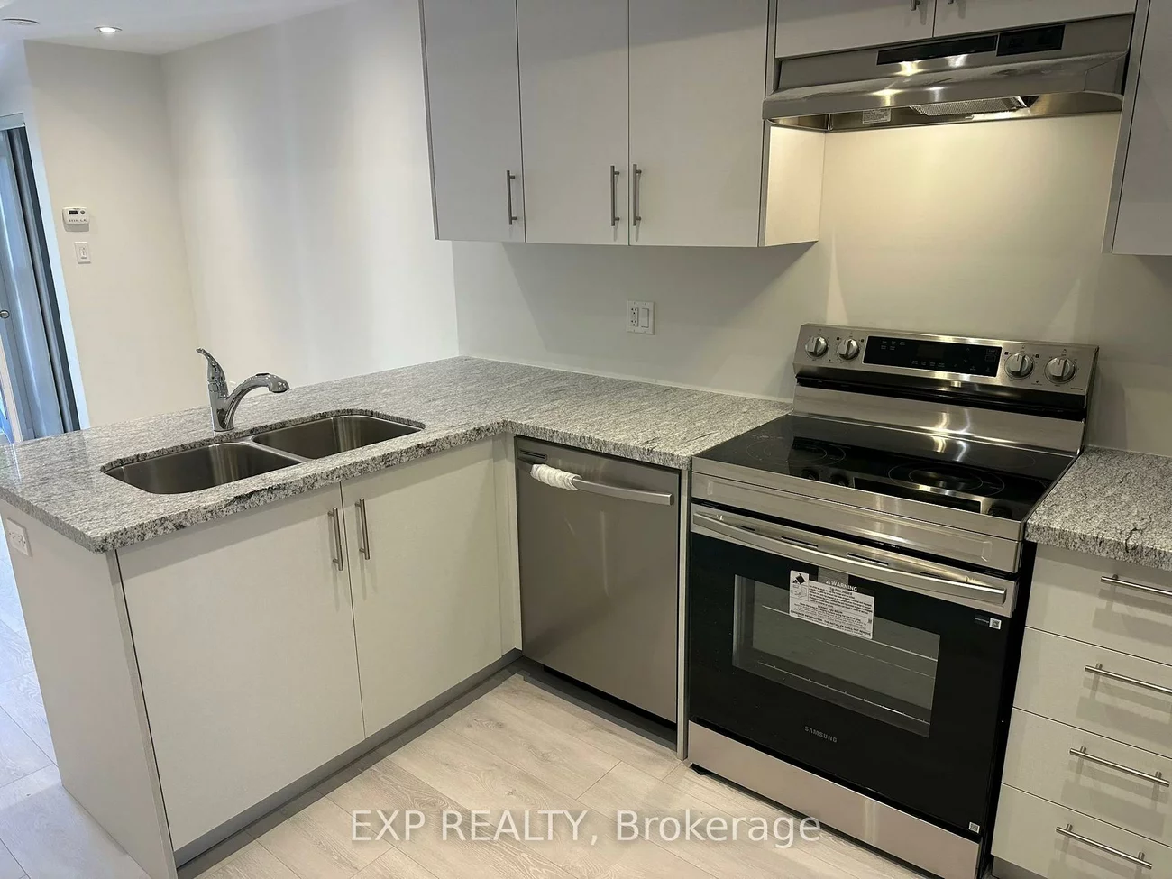 15100, Yonge, Aurora Village, Aurora