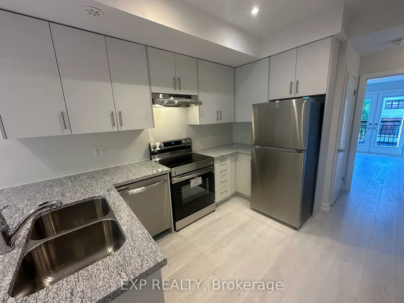 15100, Yonge, Aurora Village, Aurora