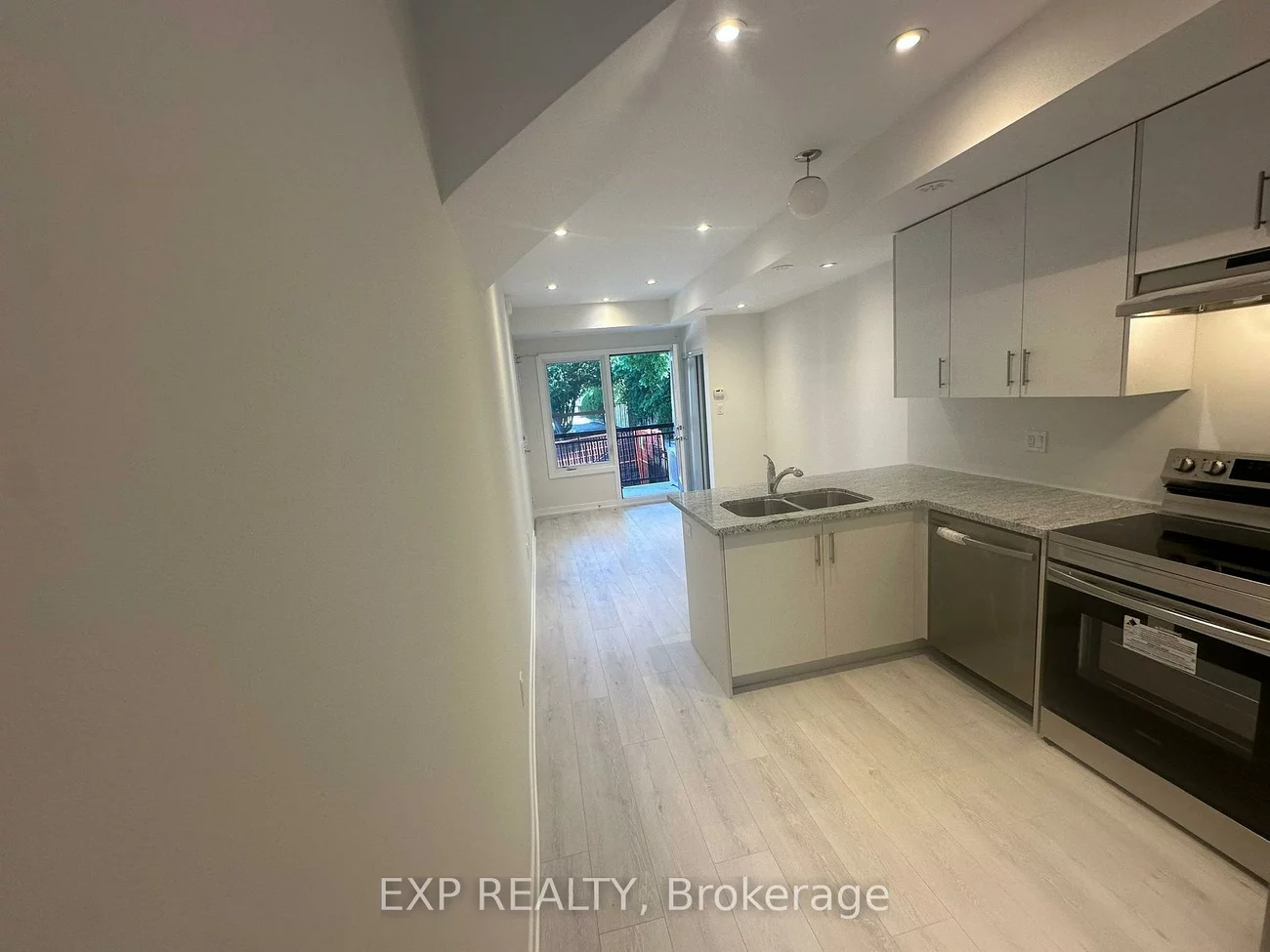 15100, Yonge, Aurora Village, Aurora