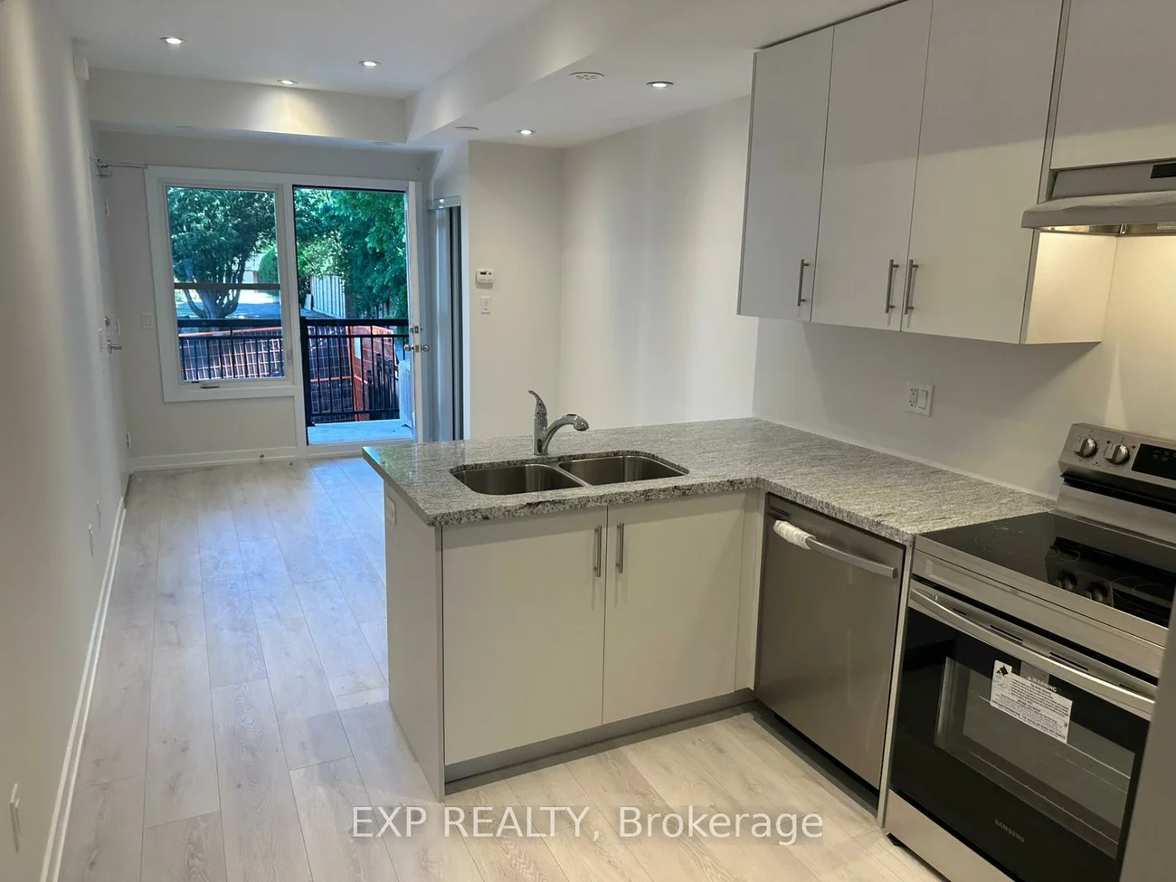15100, Yonge, Aurora Village, Aurora