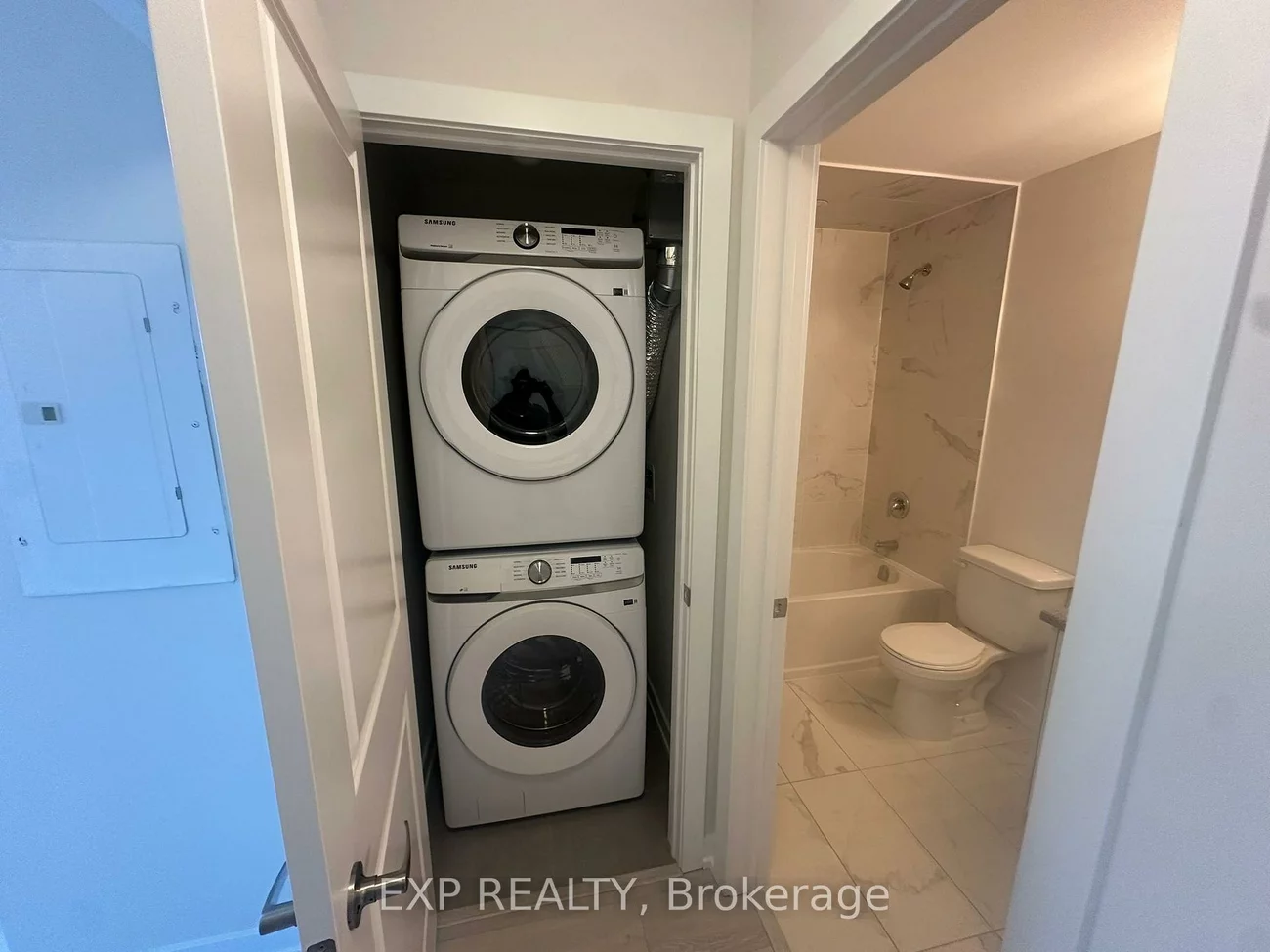 15100, Yonge, Aurora Village, Aurora