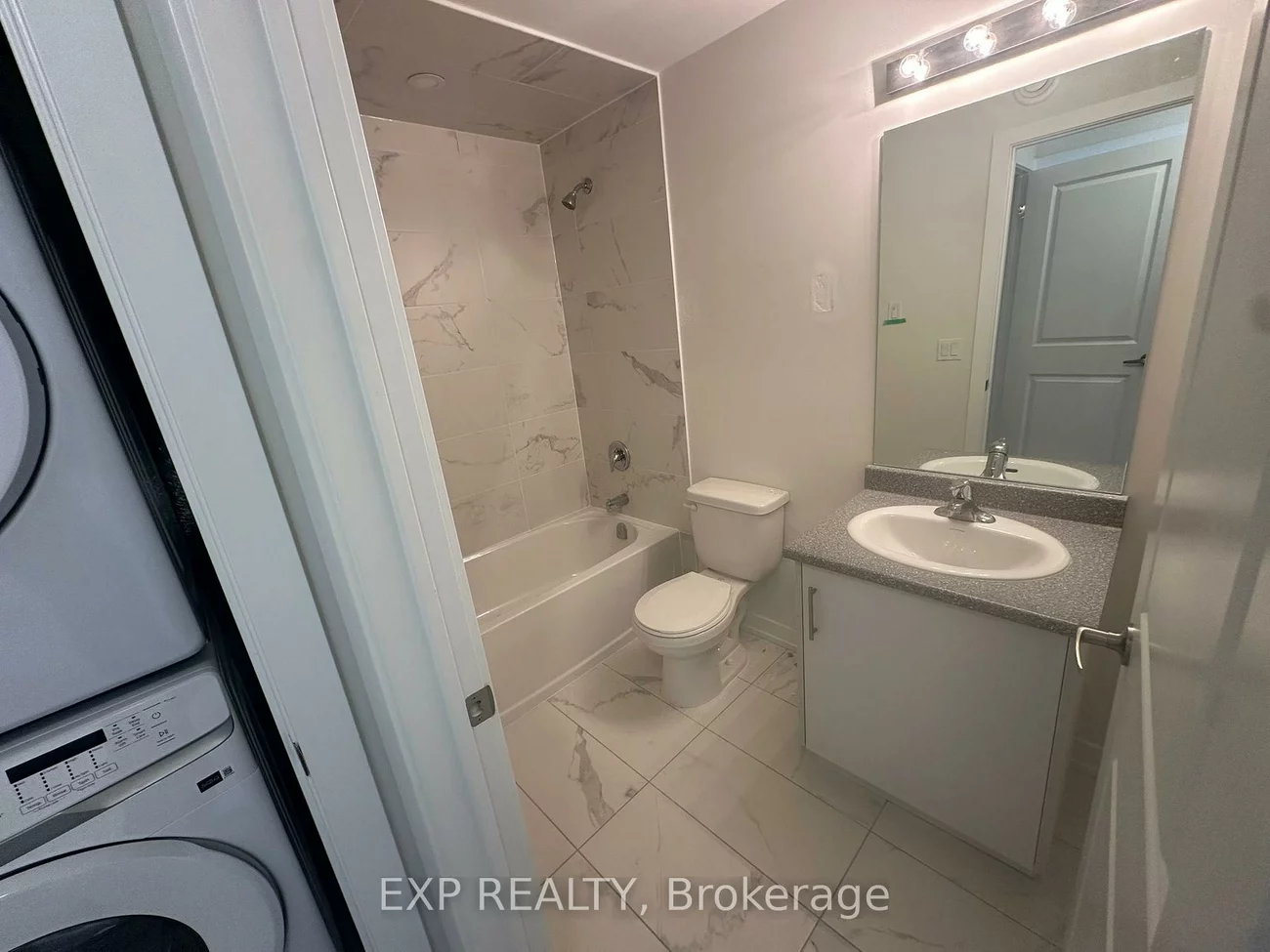 15100, Yonge, Aurora Village, Aurora