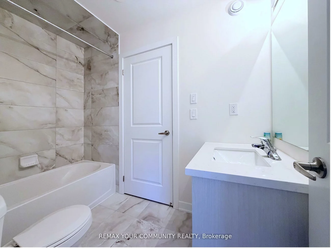 15100, Yonge, Aurora Village, Aurora