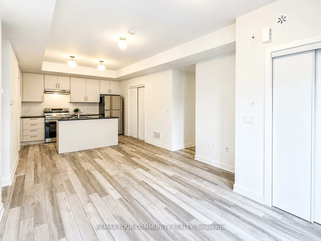 15100, Yonge, Aurora Village, Aurora
