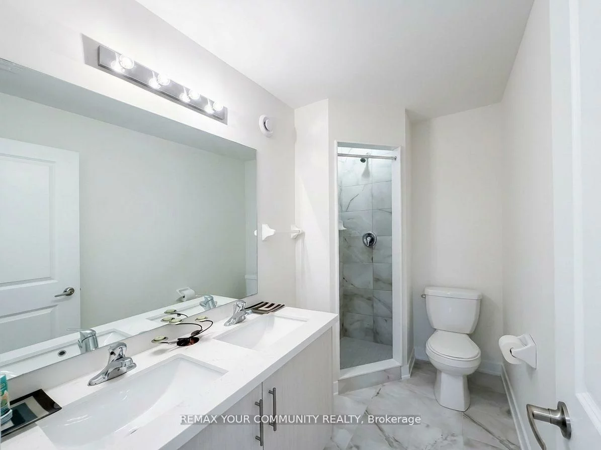 15100, Yonge, Aurora Village, Aurora