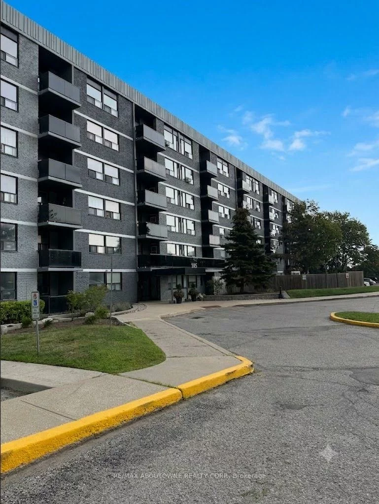 145, Wellington, Aurora Village, Aurora