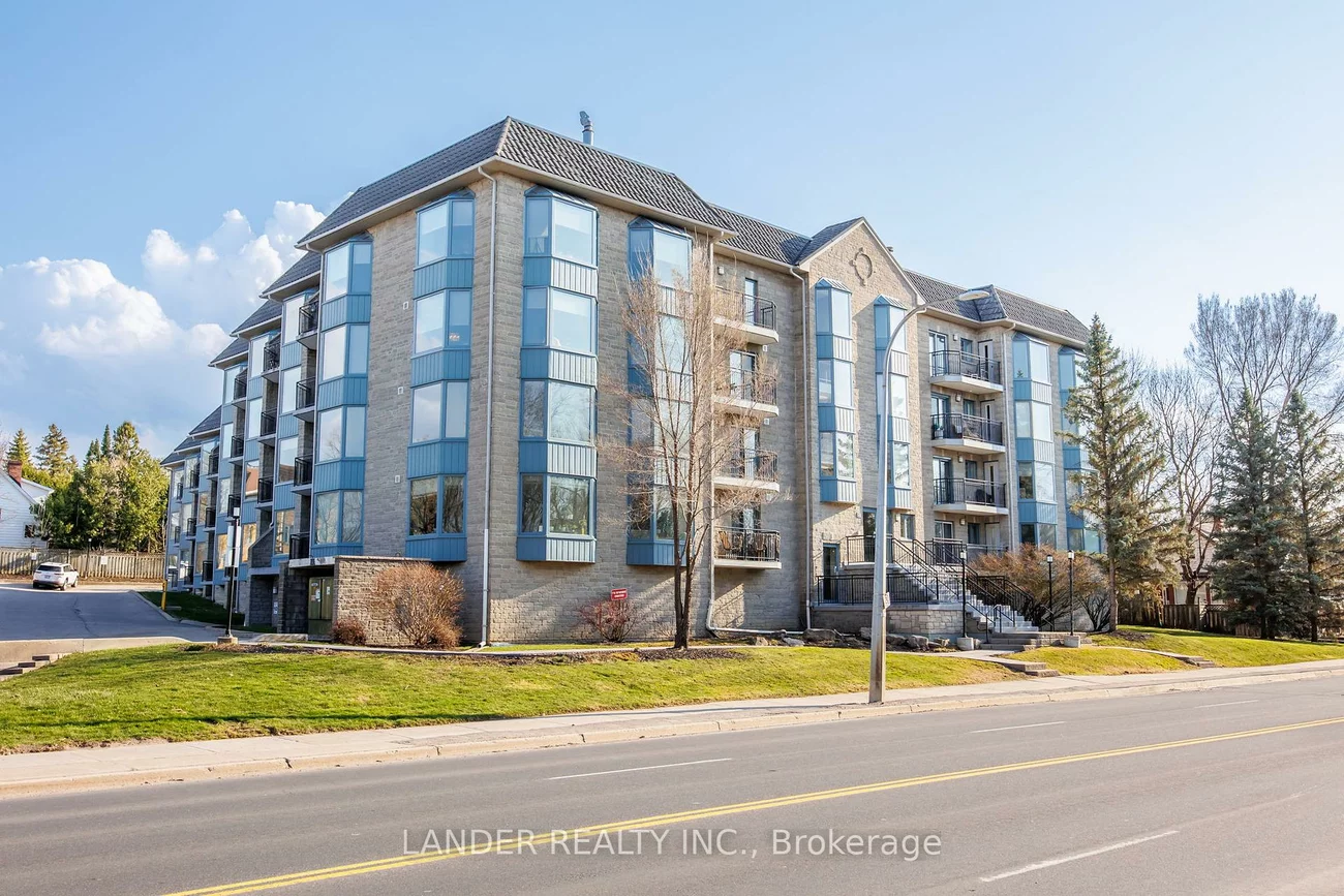 85, WELLINGTON, Aurora Village, Aurora